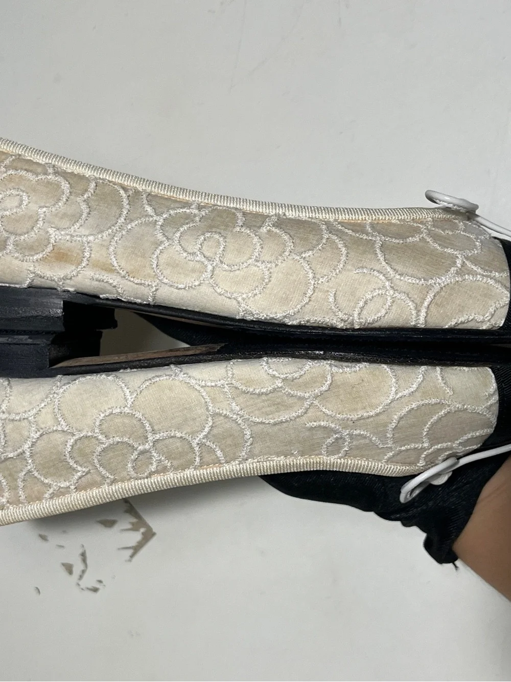 CHANEL white and Black Cap-Toe Ballet Flats with White Bow